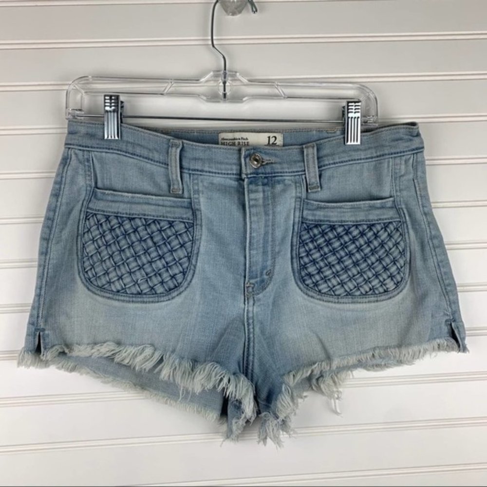 Abercrombie & Fitch Light Wash Woven Pocket Shorts - Picture 2 of 10